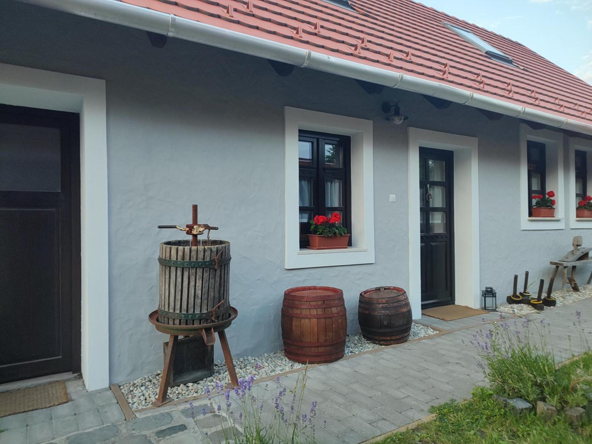 Szent Iván Vendégház Tata Exterior foto