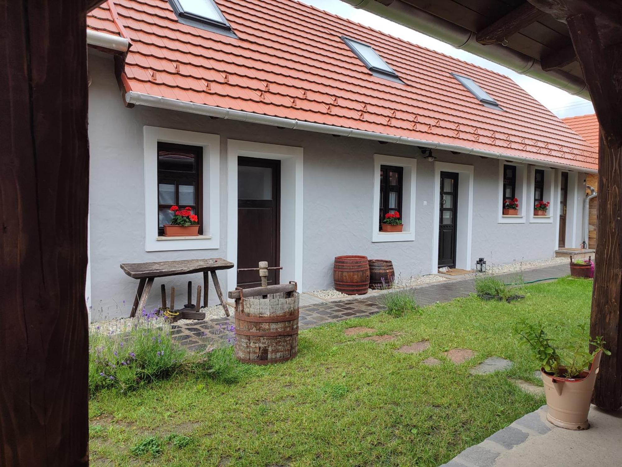 Szent Iván Vendégház Tata Exterior foto