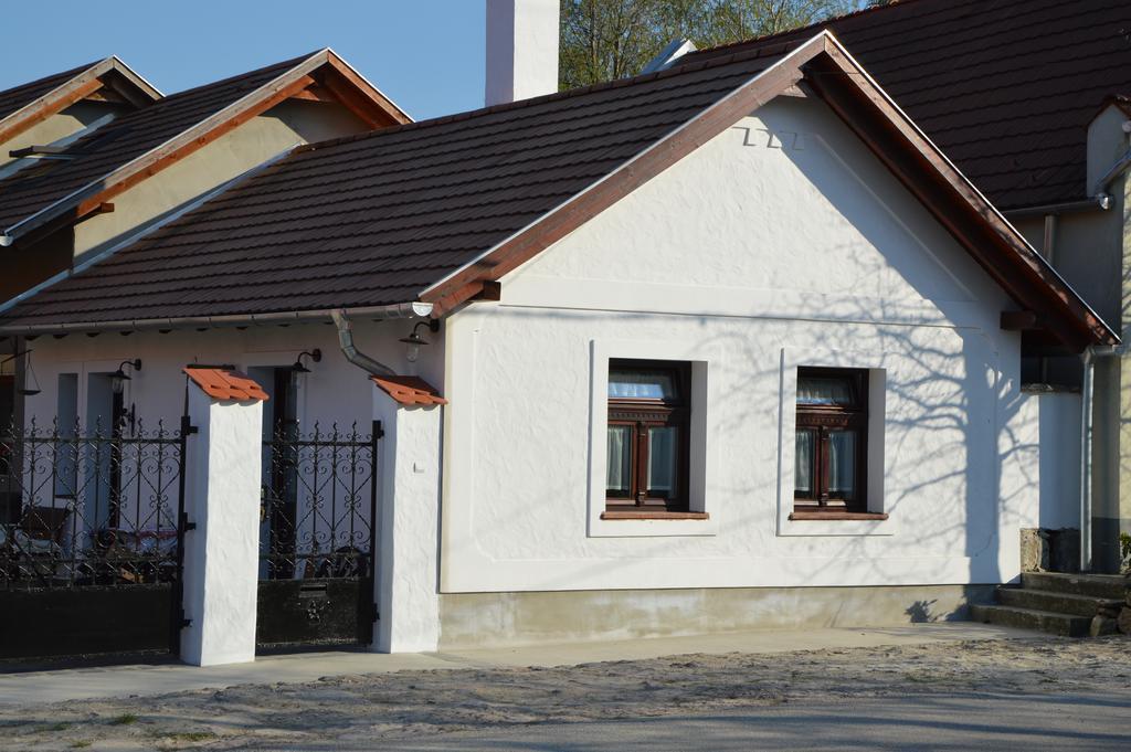 Szent Iván Vendégház Tata Exterior foto