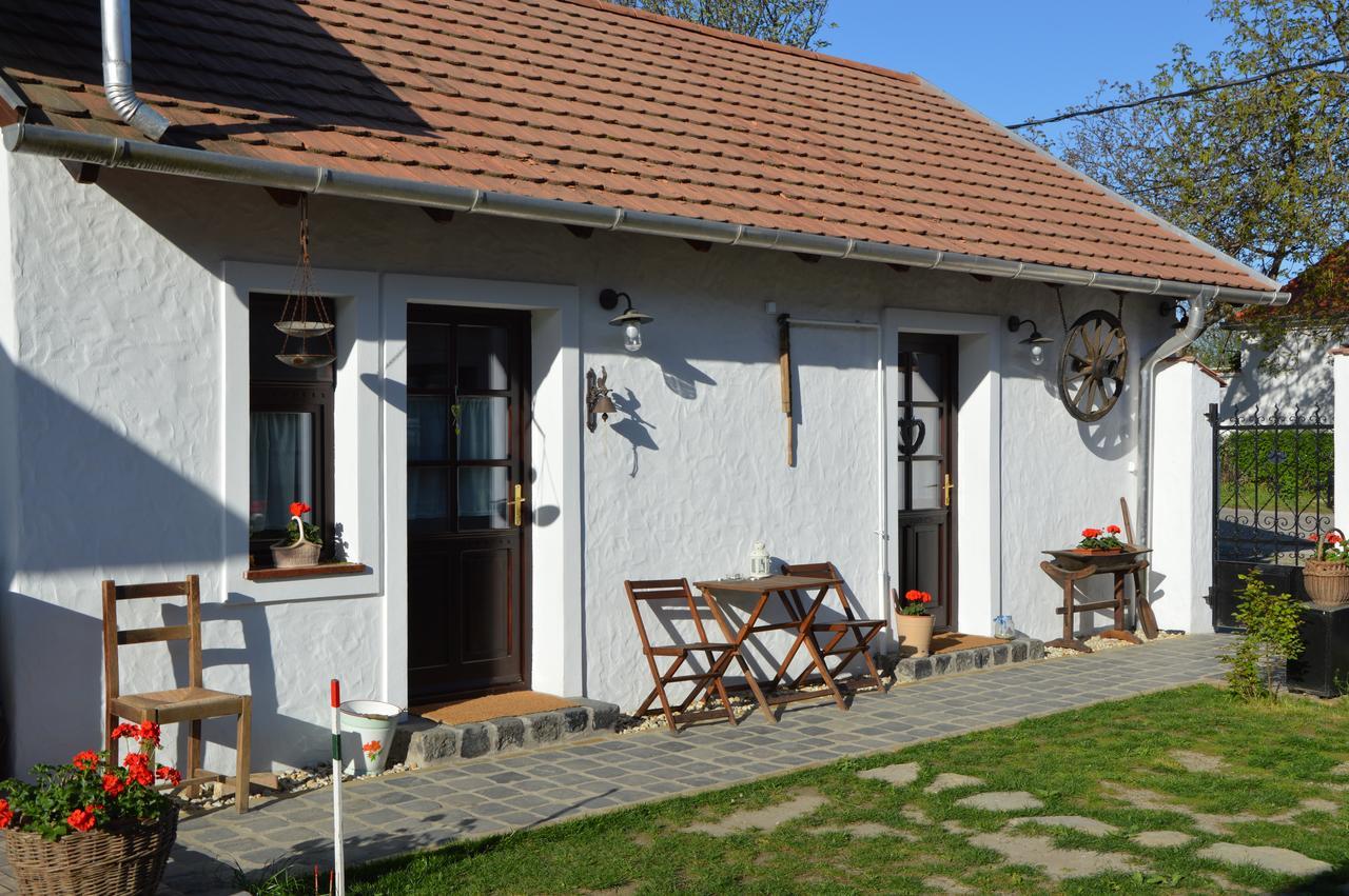 Szent Iván Vendégház Tata Exterior foto